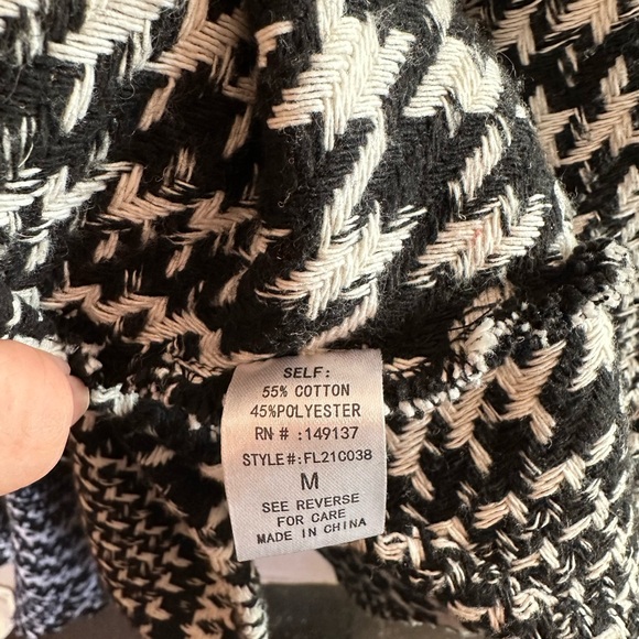 HYFYVE • Houndstooth Wrap Jacket • Medium/light weight • Pockets - Picture 5 of 6